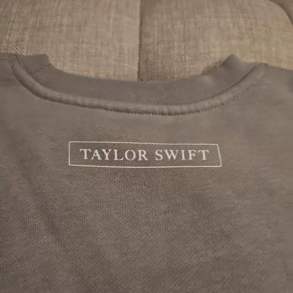 New Taylor Swift ttpd beige crewneck sweatshirt size small - Picture 11 of 12